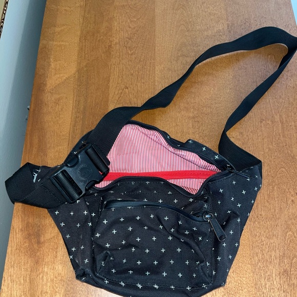 HERSCHEL DEADSTOCK PATTERN FANNY PACK - Picture 1 of 3